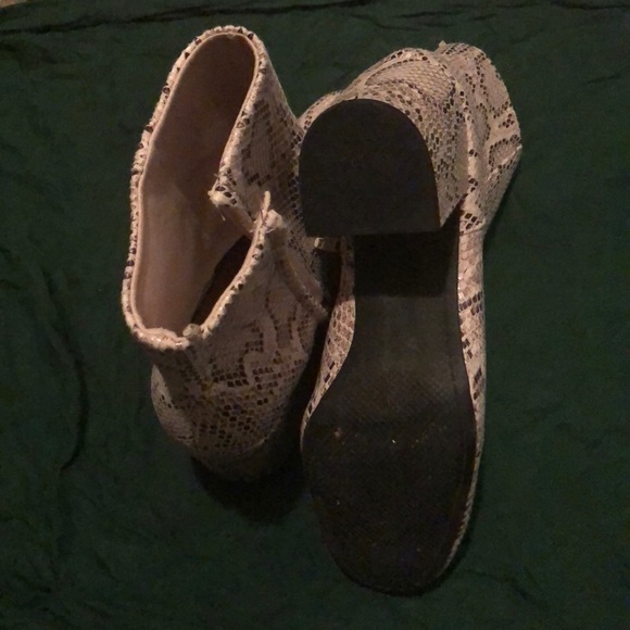 Boots - Picture 3 of 3